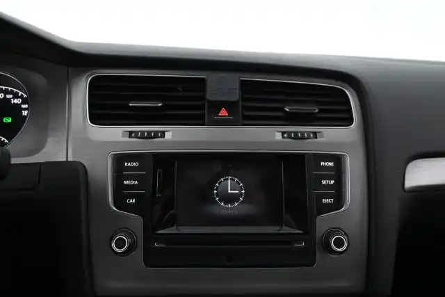 Valkoinen Farmari, Volkswagen Golf – JKA-155