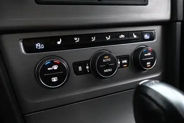 Valkoinen Farmari, Volkswagen Golf – JKA-155