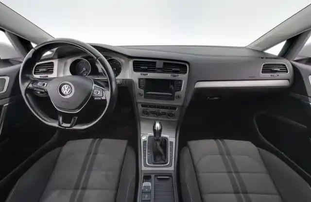 Valkoinen Farmari, Volkswagen Golf – JKA-155