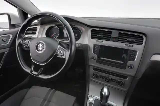 Valkoinen Farmari, Volkswagen Golf – JKA-155