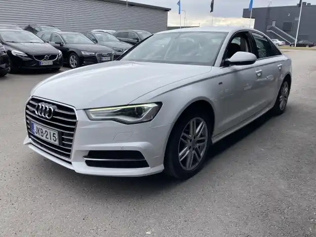 Valkoinen Sedan, Audi A6 – JKB-215