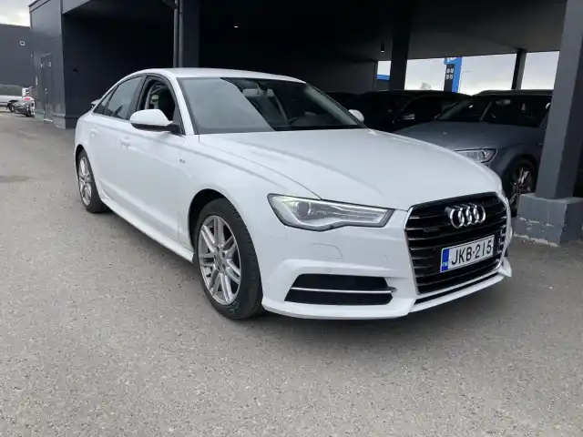 Valkoinen Sedan, Audi A6 – JKB-215