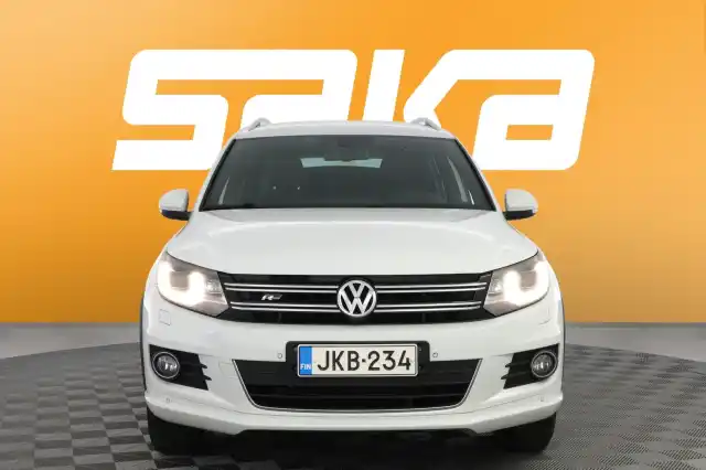 Valkoinen Maastoauto, Volkswagen Tiguan – JKB-234