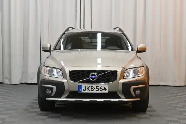 Beige Farmari, Volvo XC70 – JKB-564