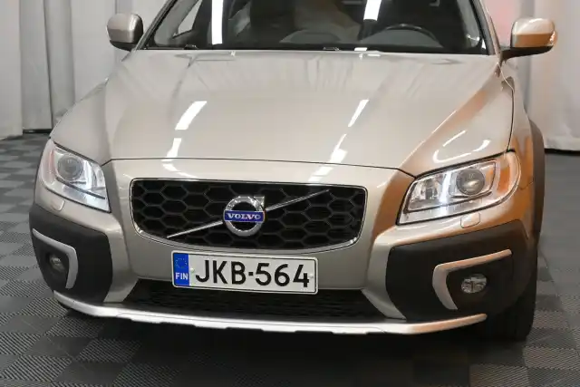 Beige Farmari, Volvo XC70 – JKB-564