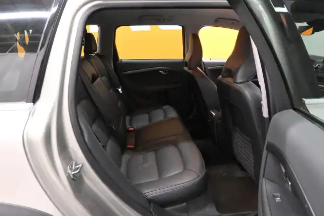 Beige Farmari, Volvo XC70 – JKB-564