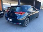 Harmaa Viistoperä, Toyota Auris – JKB-612, kuva 2