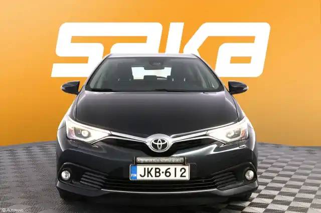 Harmaa Viistoperä, Toyota Auris – JKB-612