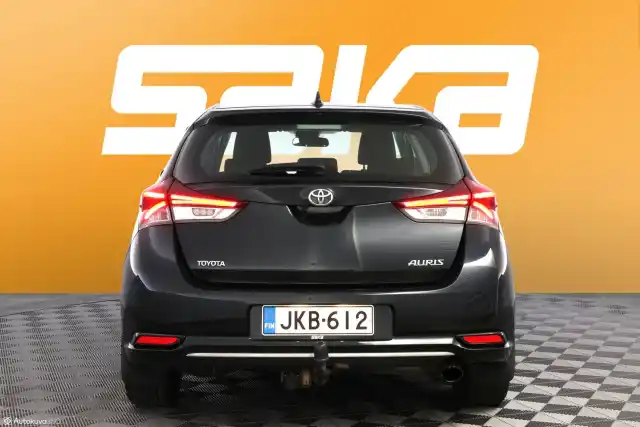 Harmaa Viistoperä, Toyota Auris – JKB-612