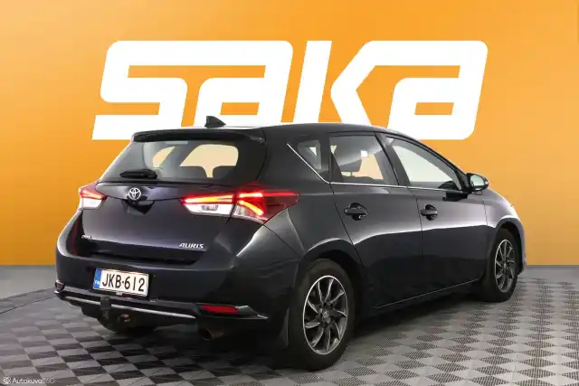 Harmaa Viistoperä, Toyota Auris – JKB-612