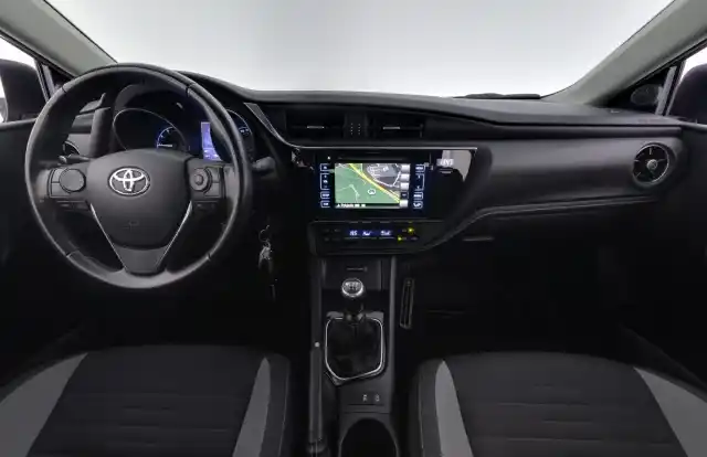 Harmaa Viistoperä, Toyota Auris – JKB-612