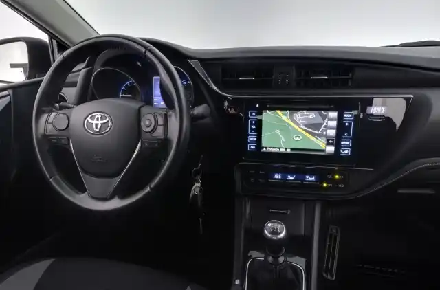 Harmaa Viistoperä, Toyota Auris – JKB-612