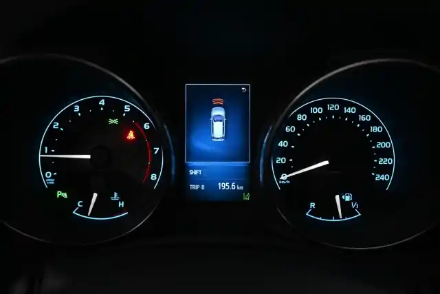 Harmaa Viistoperä, Toyota Auris – JKB-612