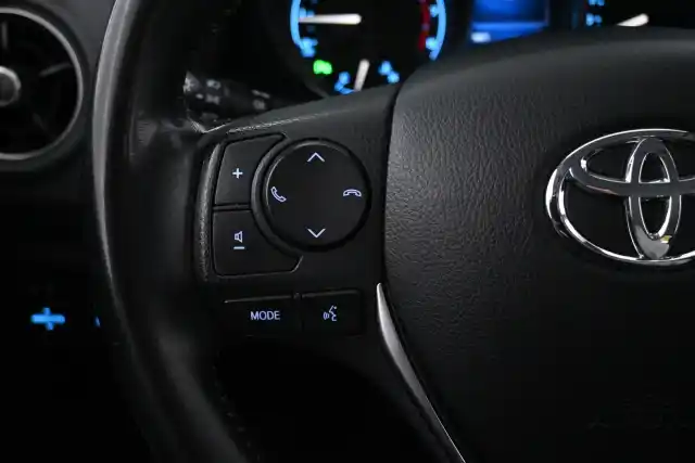 Harmaa Viistoperä, Toyota Auris – JKB-612