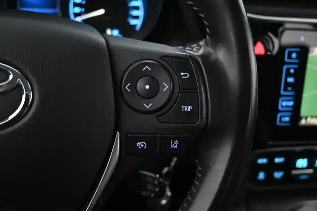 Harmaa Viistoperä, Toyota Auris – JKB-612