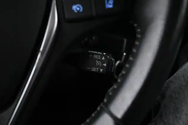 Harmaa Viistoperä, Toyota Auris – JKB-612
