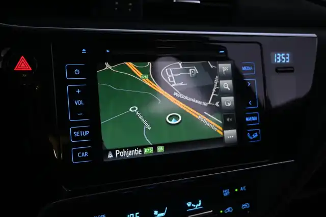 Harmaa Viistoperä, Toyota Auris – JKB-612