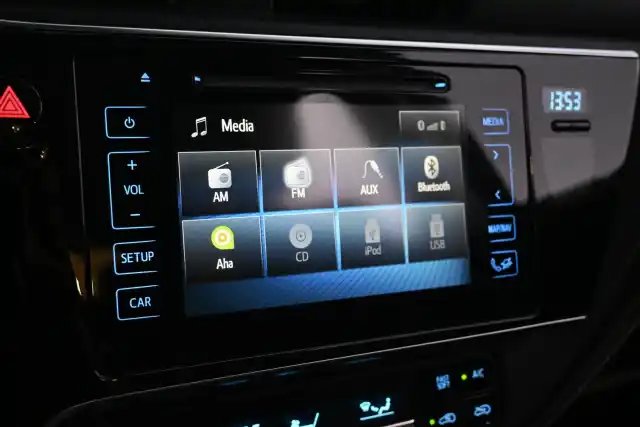 Harmaa Viistoperä, Toyota Auris – JKB-612