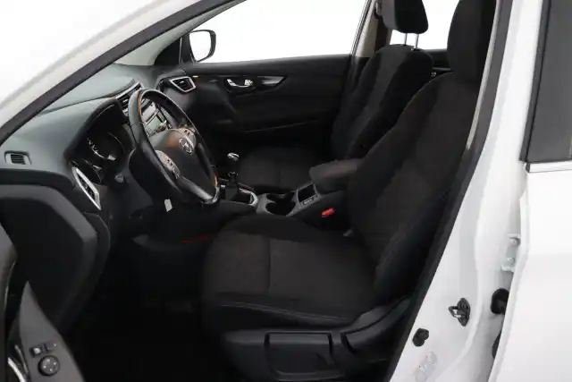 Valkoinen Maastoauto, Nissan Qashqai – JKC-249
