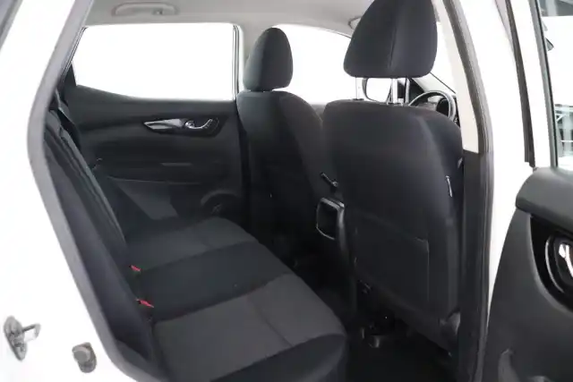 Valkoinen Maastoauto, Nissan Qashqai – JKC-249