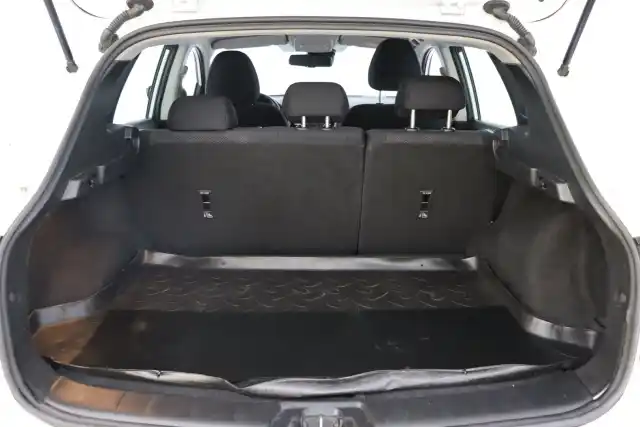 Valkoinen Maastoauto, Nissan Qashqai – JKC-249