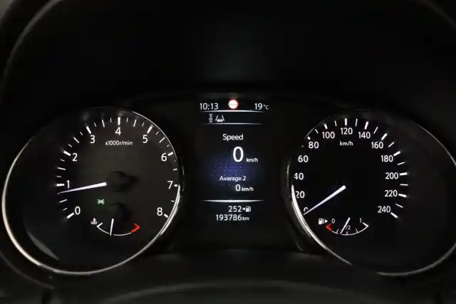 Valkoinen Maastoauto, Nissan Qashqai – JKC-249