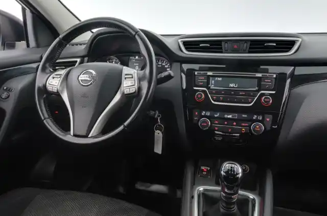 Valkoinen Maastoauto, Nissan Qashqai – JKC-249