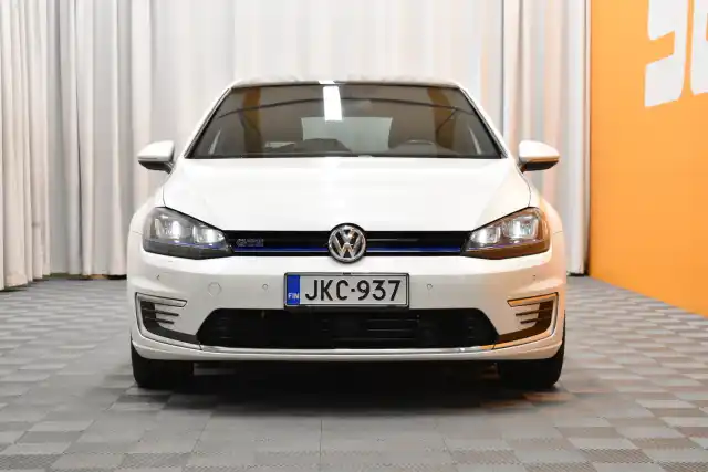 Valkoinen Viistoperä, Volkswagen Golf – JKC-937