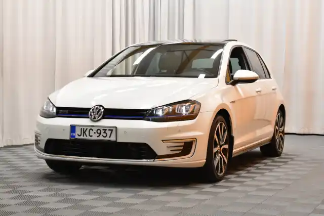 Valkoinen Viistoperä, Volkswagen Golf – JKC-937