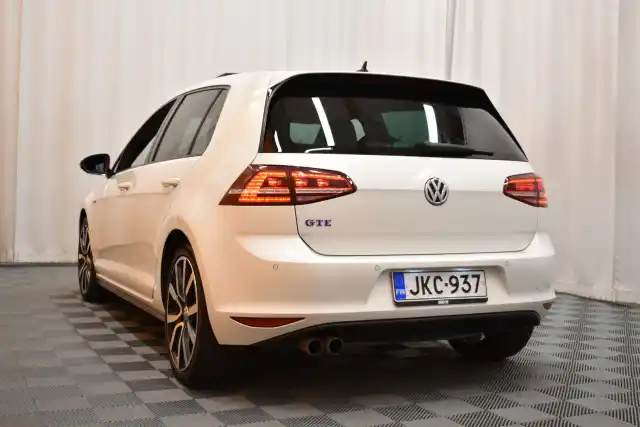 Valkoinen Viistoperä, Volkswagen Golf – JKC-937