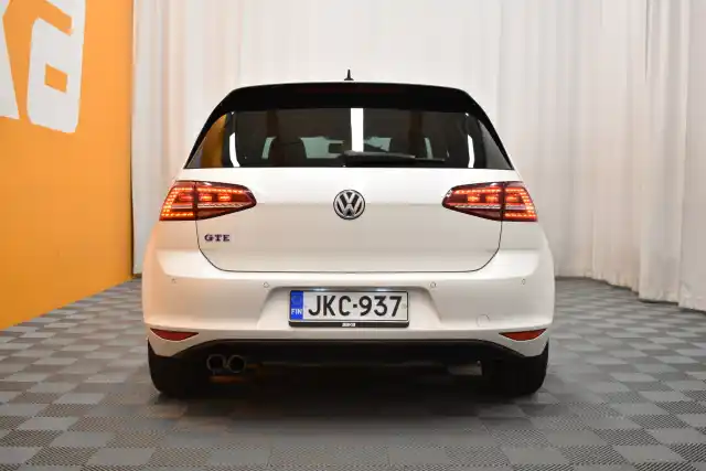 Valkoinen Viistoperä, Volkswagen Golf – JKC-937