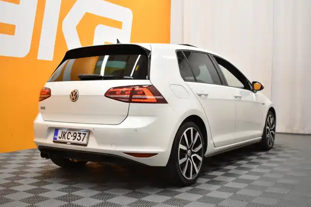 Valkoinen Viistoperä, Volkswagen Golf – JKC-937