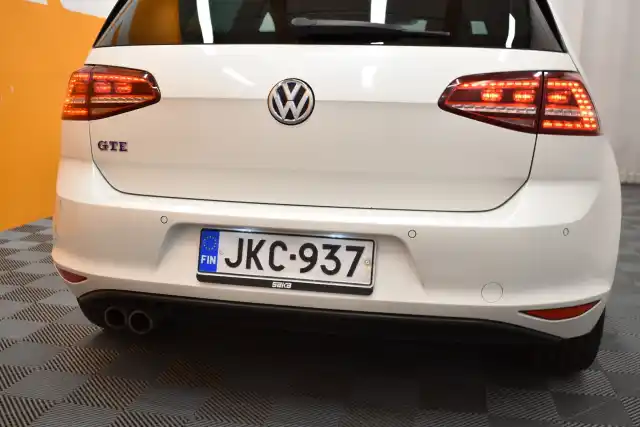 Valkoinen Viistoperä, Volkswagen Golf – JKC-937