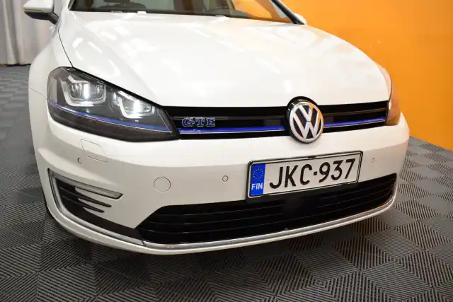 Valkoinen Viistoperä, Volkswagen Golf – JKC-937