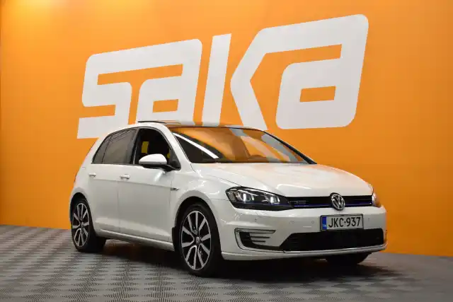 Valkoinen Viistoperä, Volkswagen Golf – JKC-937