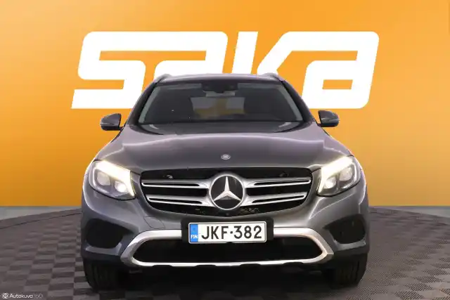 Harmaa Maastoauto, Mercedes-Benz GLC – JKF-382