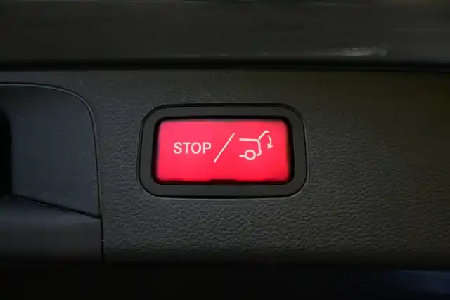 Harmaa Maastoauto, Mercedes-Benz GLC – JKF-382
