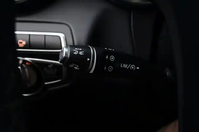 Harmaa Maastoauto, Mercedes-Benz GLC – JKF-382