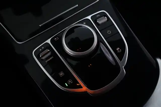 Harmaa Maastoauto, Mercedes-Benz GLC – JKF-382