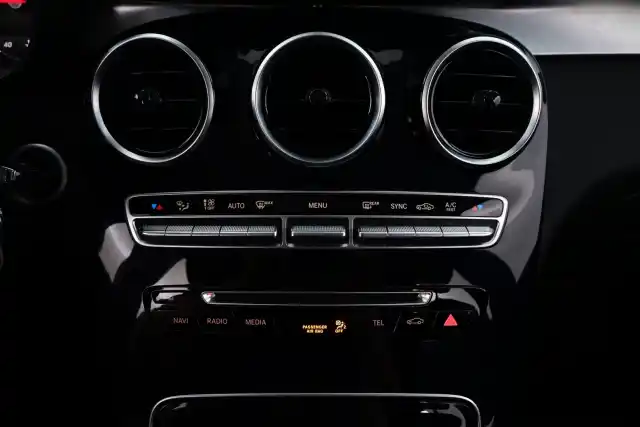 Harmaa Maastoauto, Mercedes-Benz GLC – JKF-382