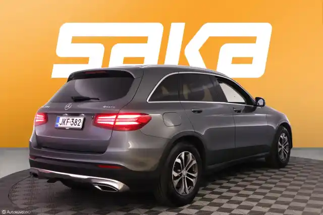 Harmaa Maastoauto, Mercedes-Benz GLC – JKF-382