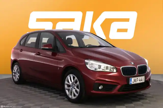 Punainen Tila-auto, BMW 225 – JKF-441