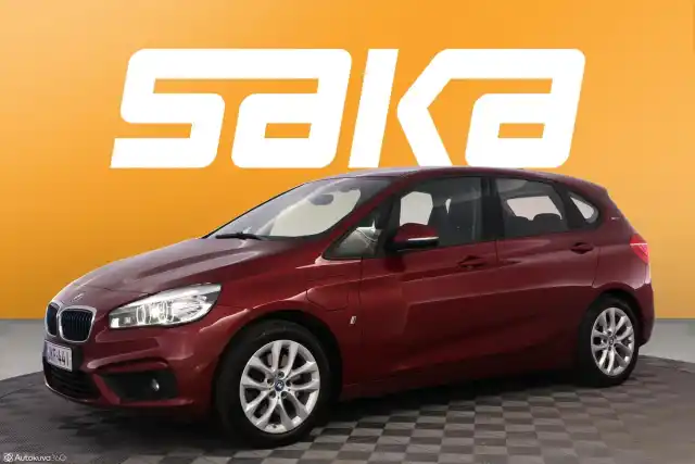 Punainen Tila-auto, BMW 225 – JKF-441