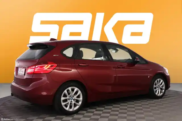 Punainen Tila-auto, BMW 225 – JKF-441