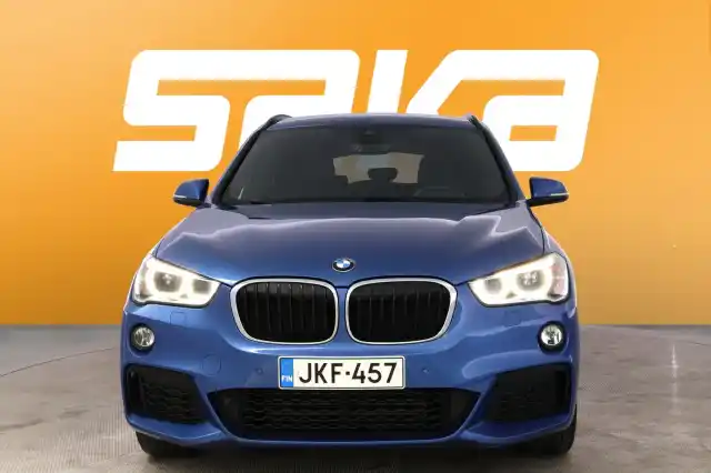 Sininen Maastoauto, BMW X1 – JKF-457