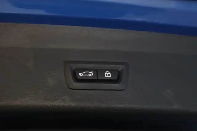 Sininen Maastoauto, BMW X1 – JKF-457