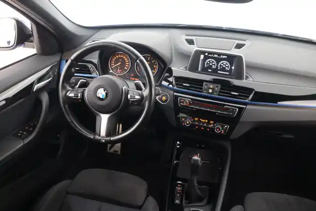 Sininen Maastoauto, BMW X1 – JKF-457