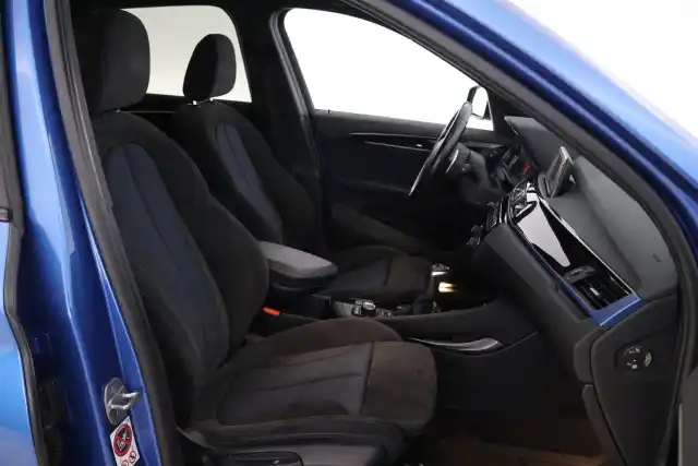Sininen Maastoauto, BMW X1 – JKF-457