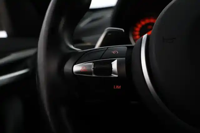 Sininen Maastoauto, BMW X1 – JKF-457