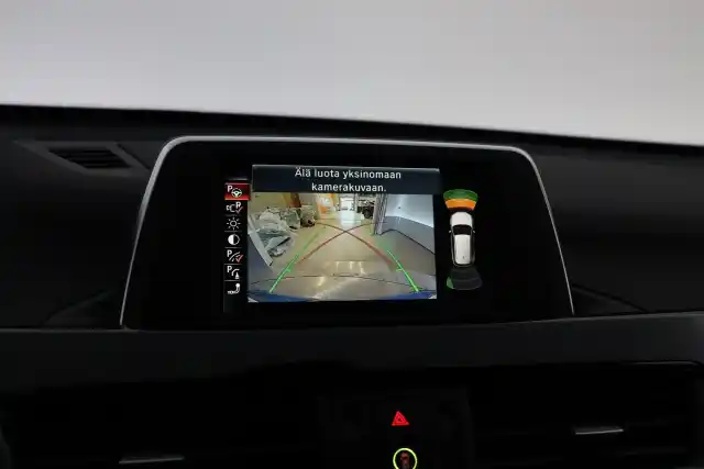 Sininen Maastoauto, BMW X1 – JKF-457